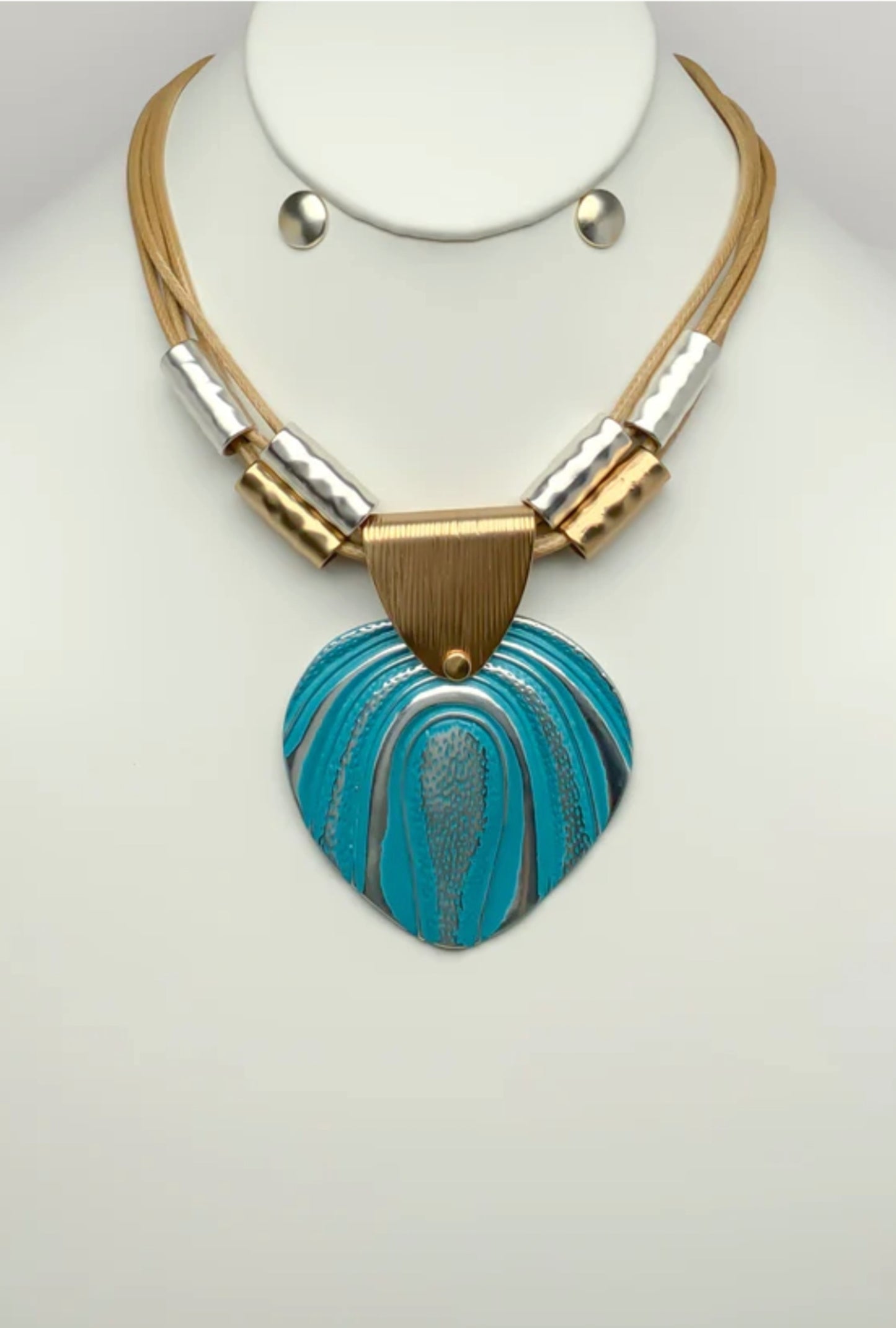 Aqua Majesty "Inspired by the sea, made to stand out"