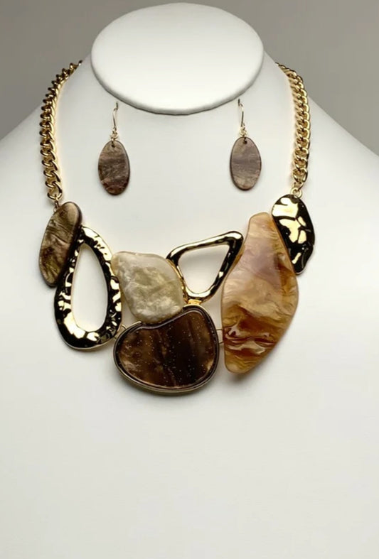 Desert Aura "Earthy tones with a golden glow"